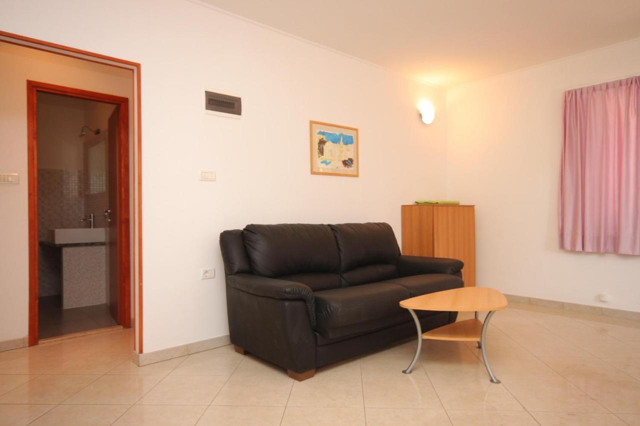With A Swimming Pool - 3358 * Umag