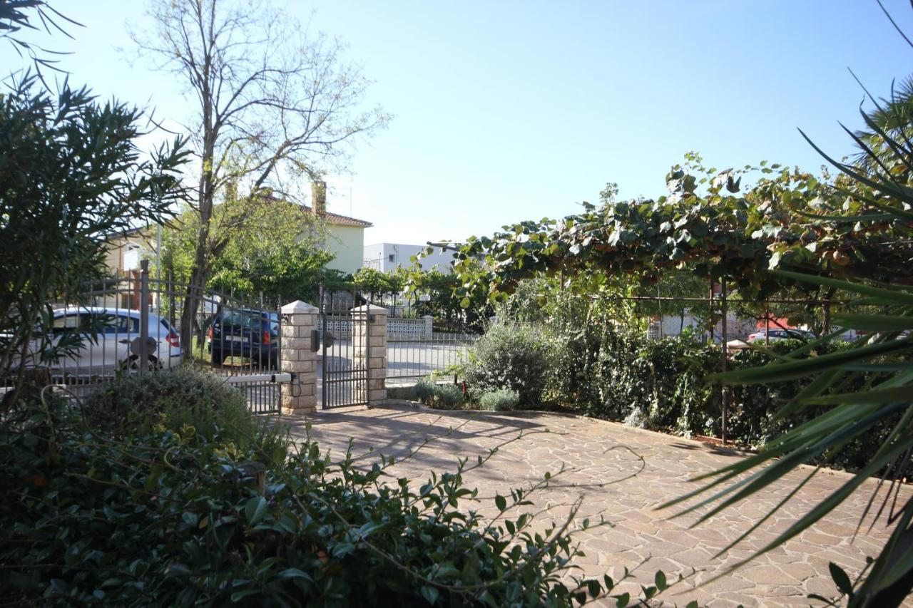 With A Swimming Pool - 3358